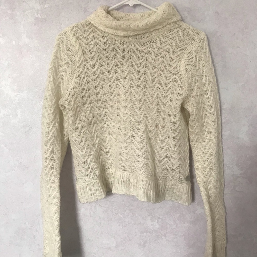 Kendall & Kylie white sweater